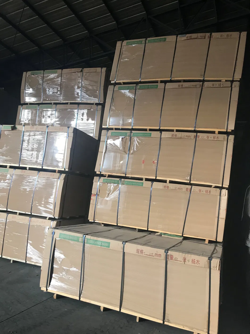 1220*2440*17mm Black Film Faced Plywood WBP Glue Finger Joint Core for Construction