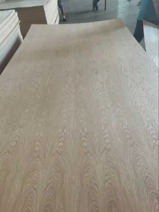 Crown Cut Natural Red Oak Veneer MDF Board