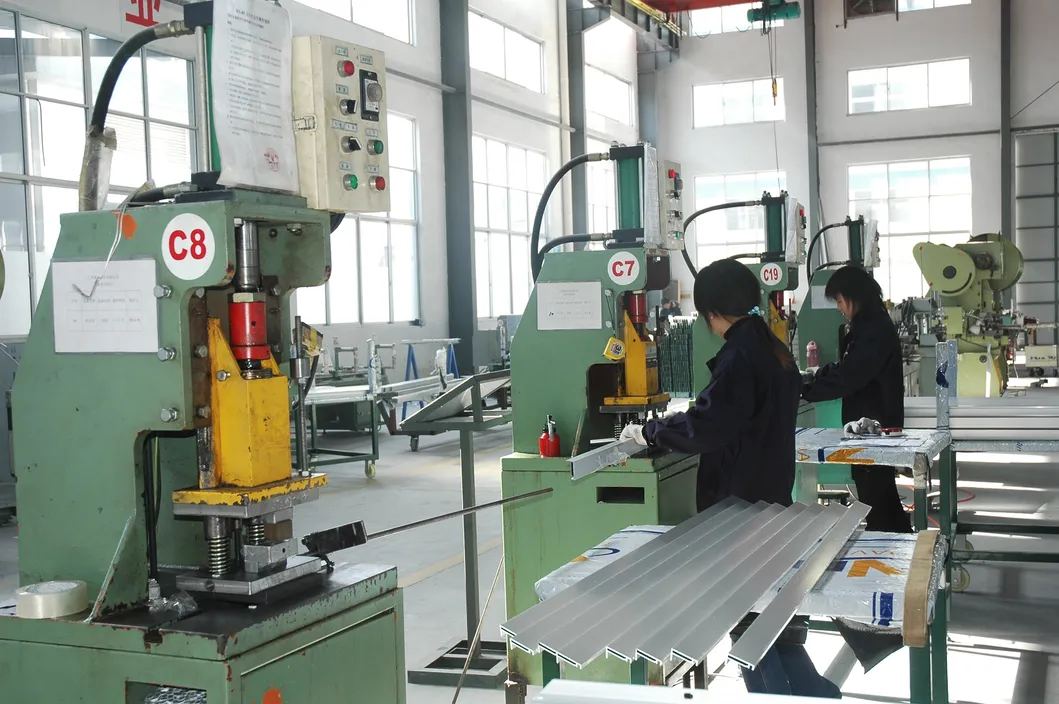 Aluminum/Aluminium Extrusion Profile for Windows/Doors